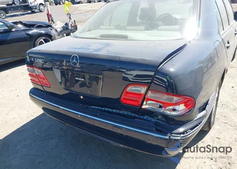 2000 Mercedes-Benz E 320 from USA, damaged, VIN WDBJF65J1YA972833